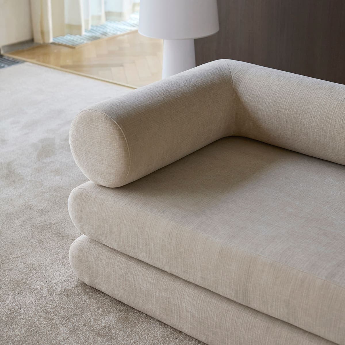 Circlus daybed i 410 Esina Almond, vist i rom