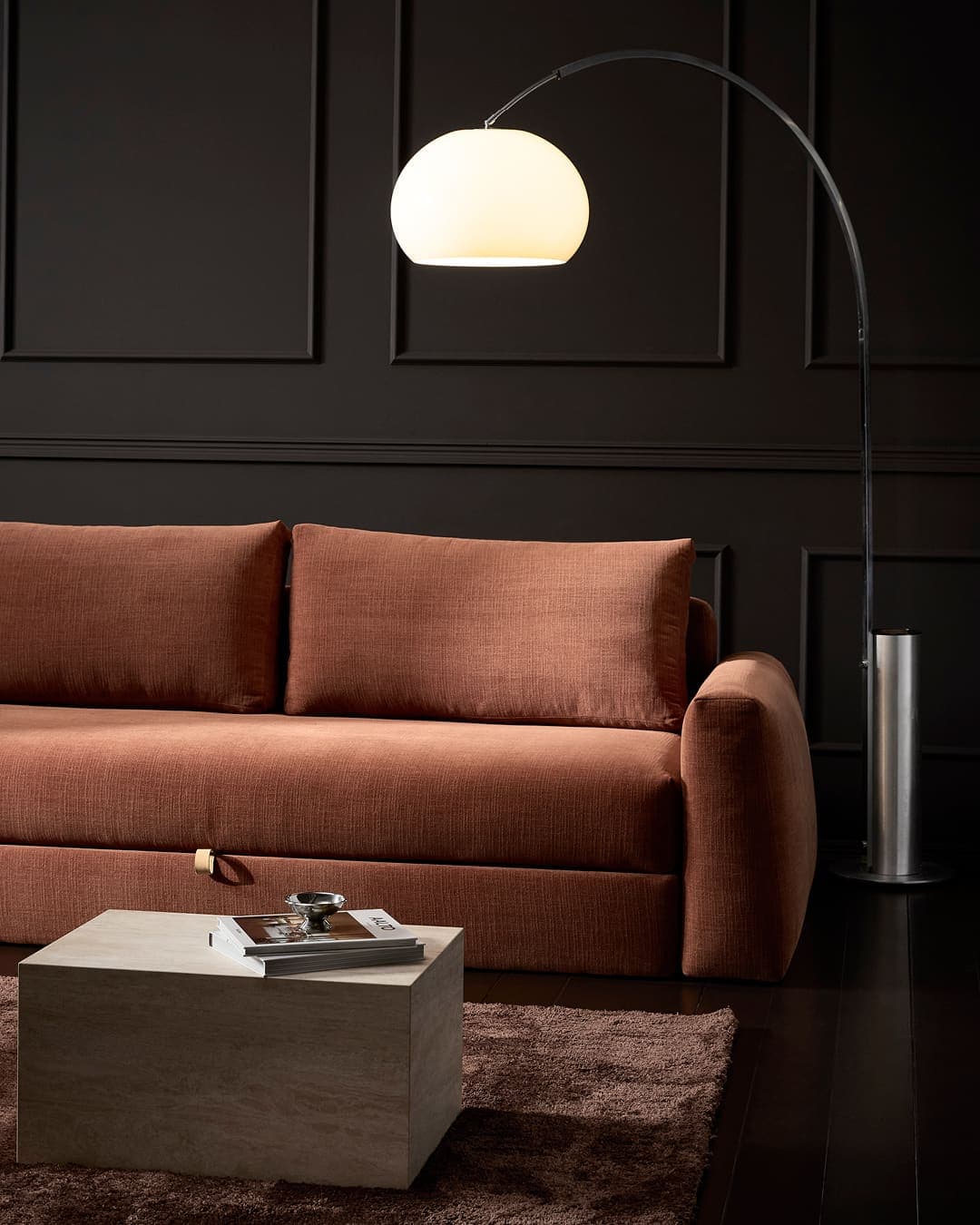 Cone sovesofa i 412 Esina Rust Orange, vist i rom